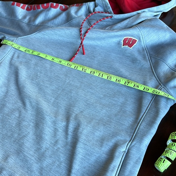 Women’s Under Armour Wisconsin Badger Hoodie - Picture 4 of 6